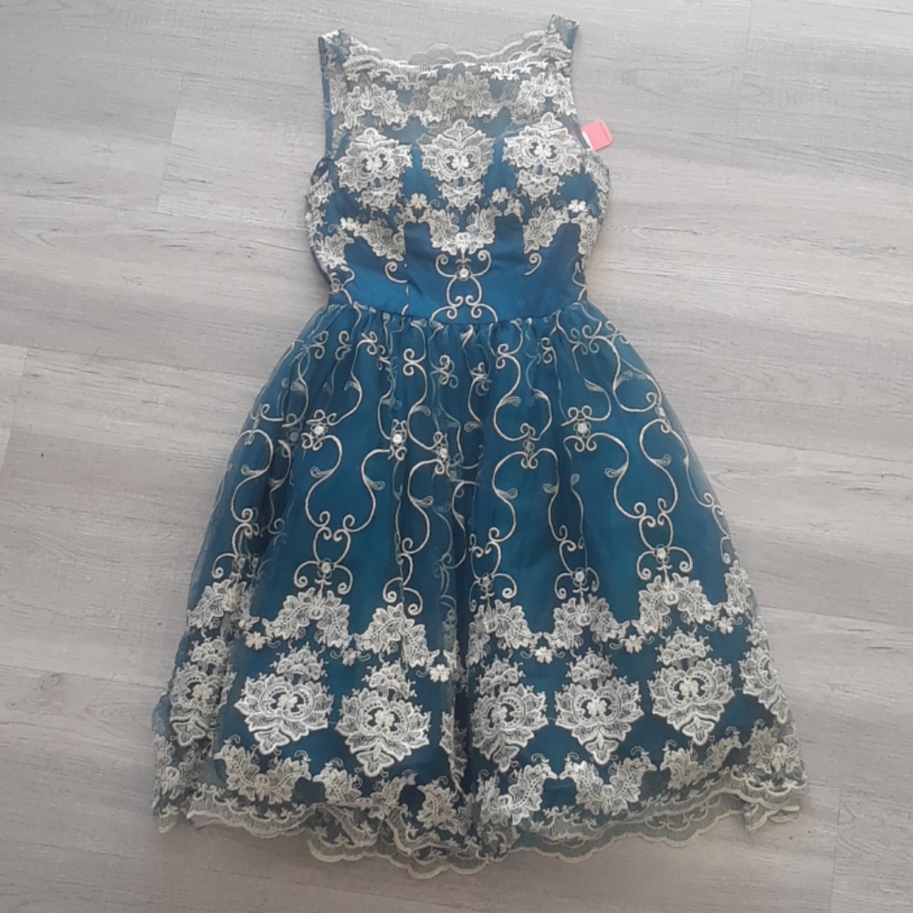 NWT Chi Chi London Dress